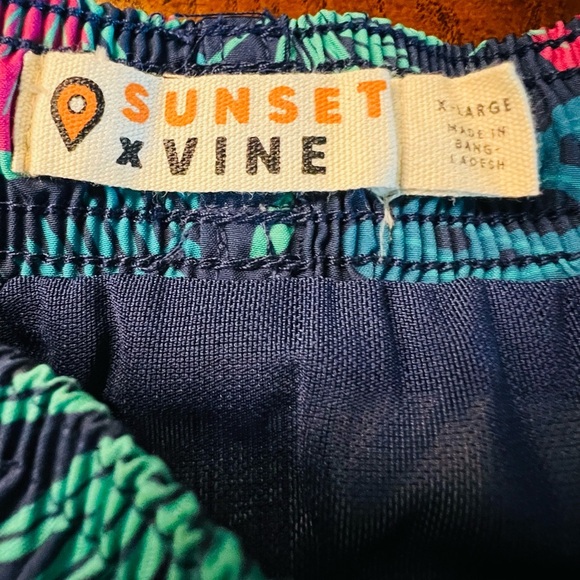 Sunset X Vine Men’s Tropical Swim Set - Blue and Pink Size XL - Picture 11 of 15